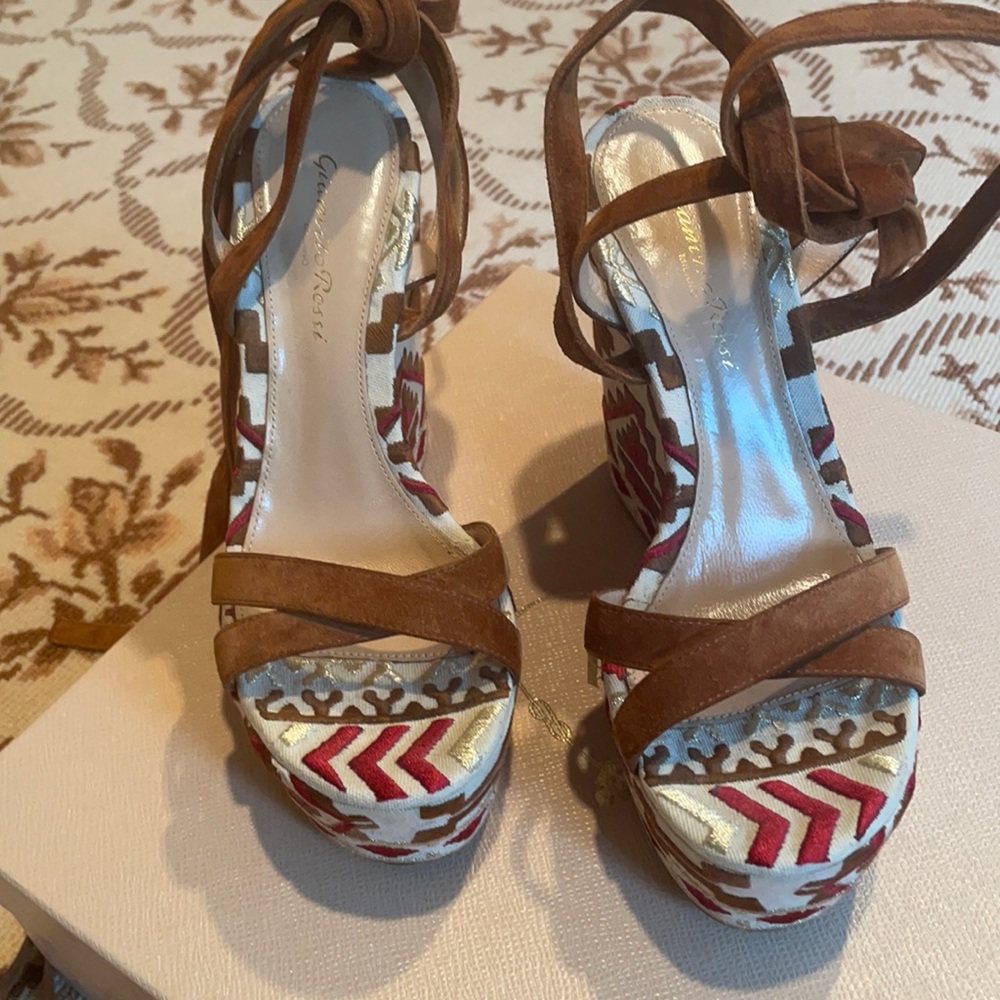 Gianvito Rossi wedge sandal W/ suede laces